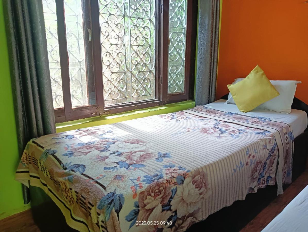 Hotel Butterfly - Peaceful Garden For Nature Lovers Sauraha Extérieur photo