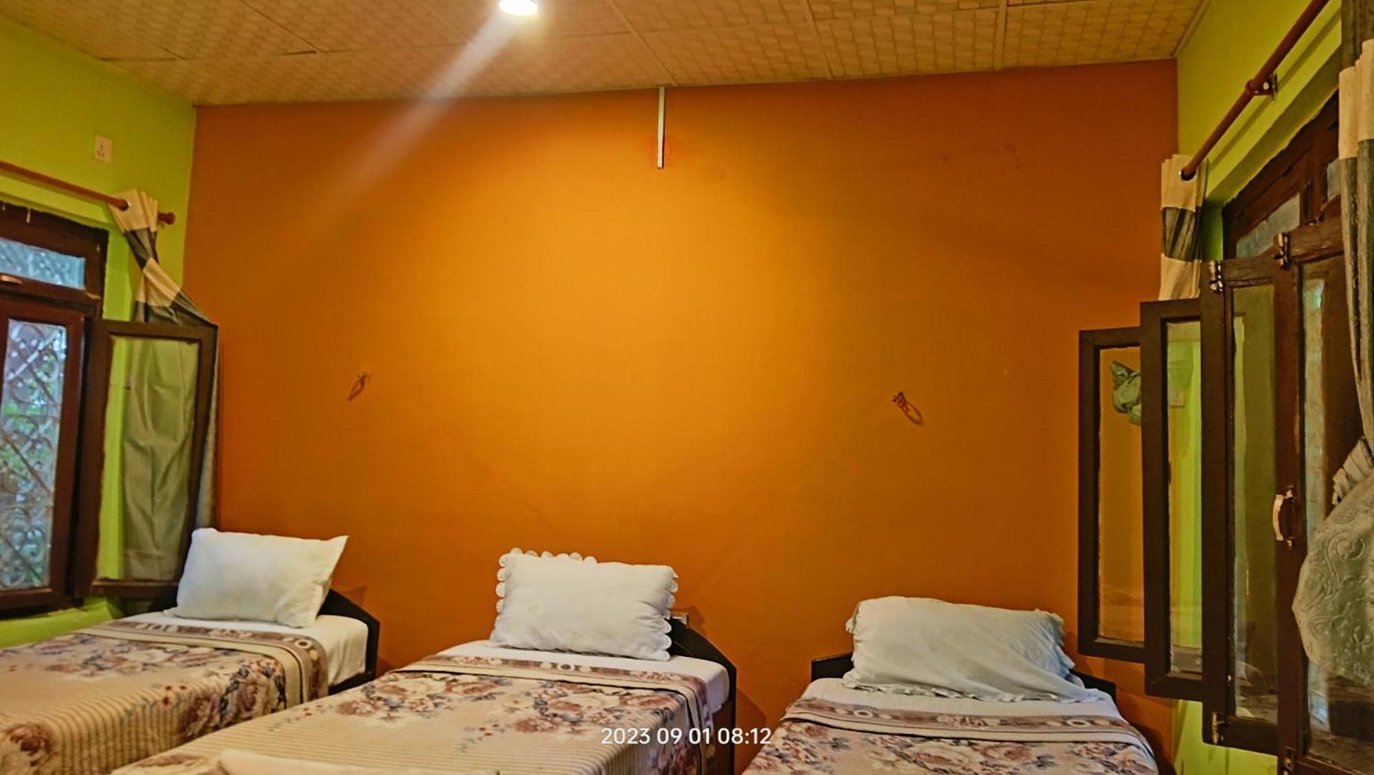 Hotel Butterfly - Peaceful Garden For Nature Lovers Sauraha Extérieur photo