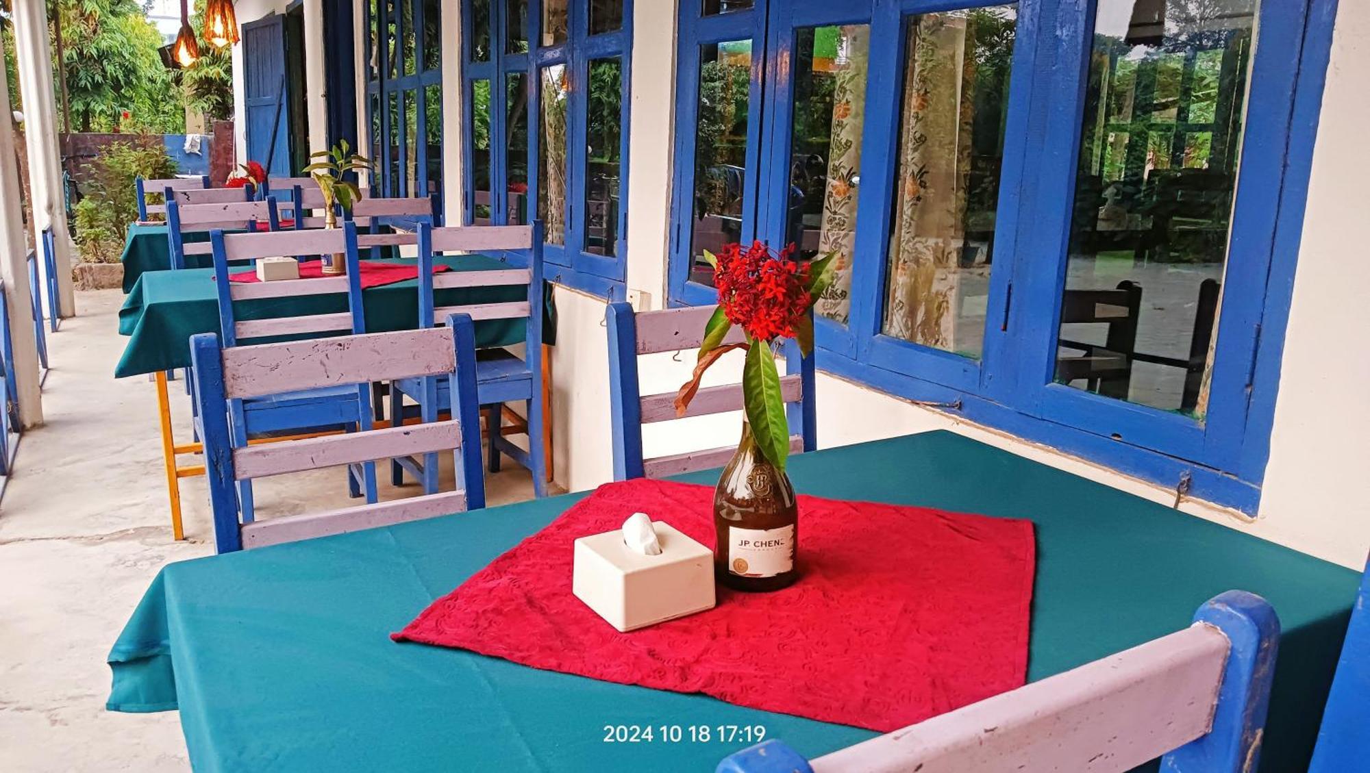 Hotel Butterfly - Peaceful Garden For Nature Lovers Sauraha Extérieur photo