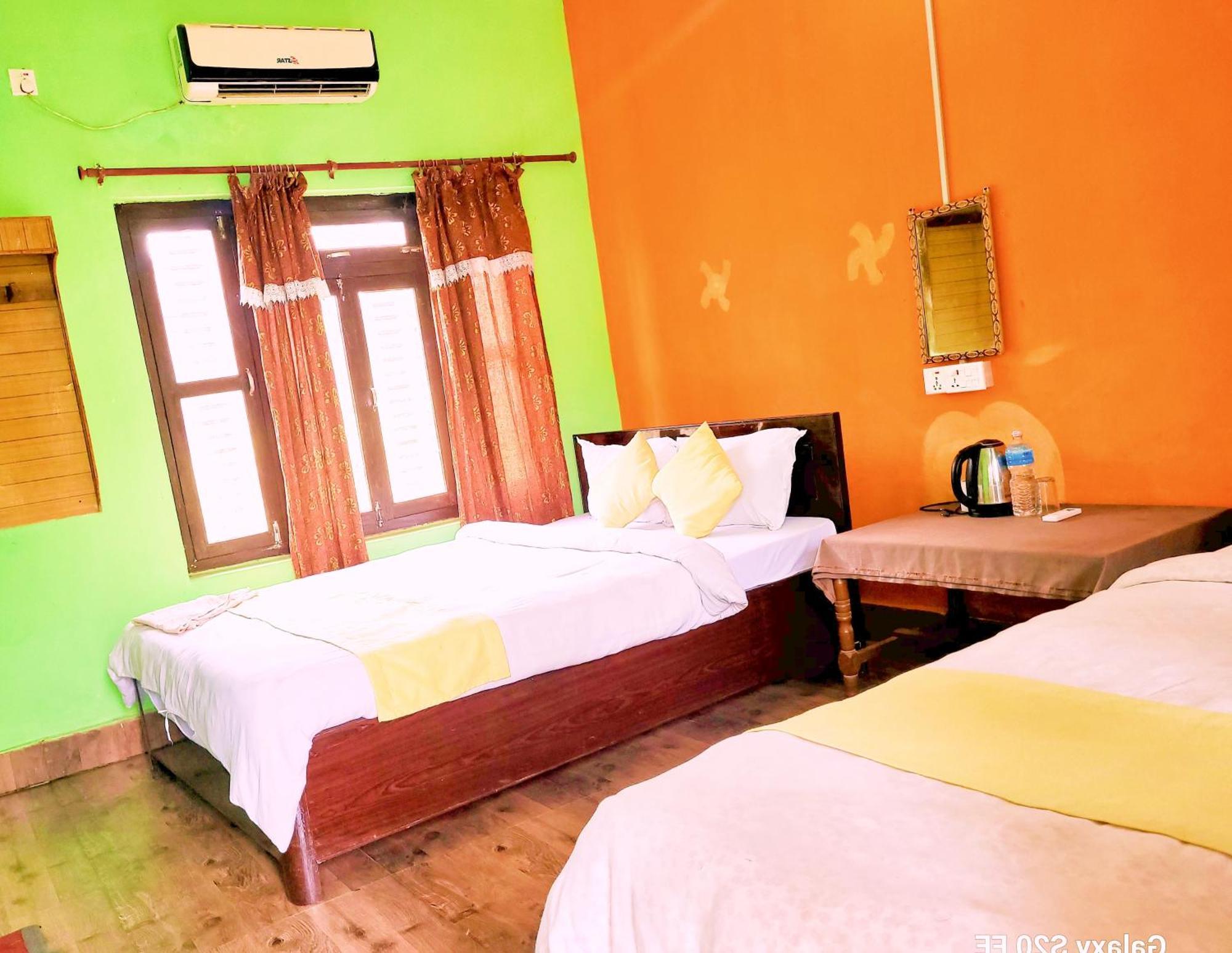 Hotel Butterfly - Peaceful Garden For Nature Lovers Sauraha Extérieur photo