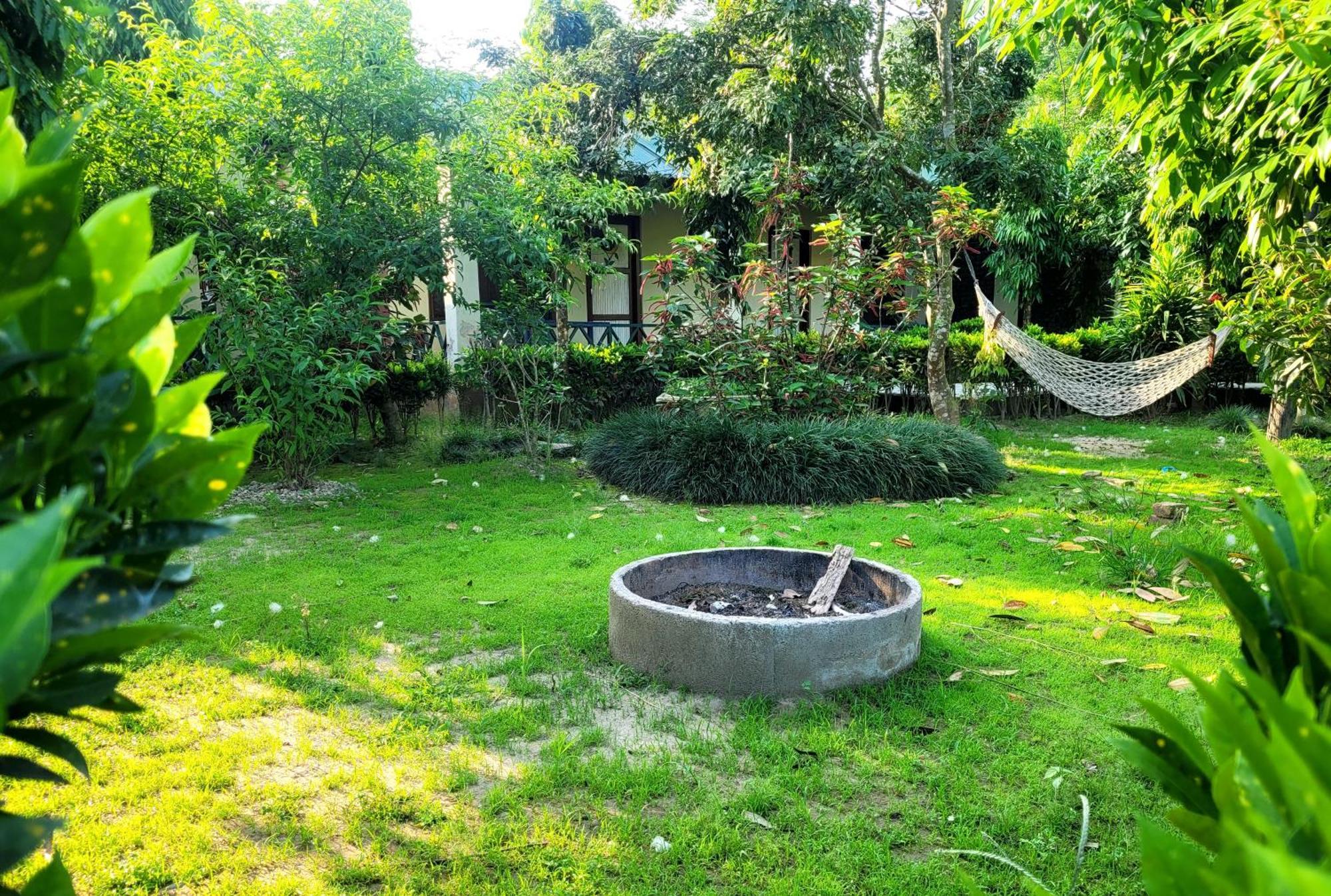 Hotel Butterfly - Peaceful Garden For Nature Lovers Sauraha Extérieur photo